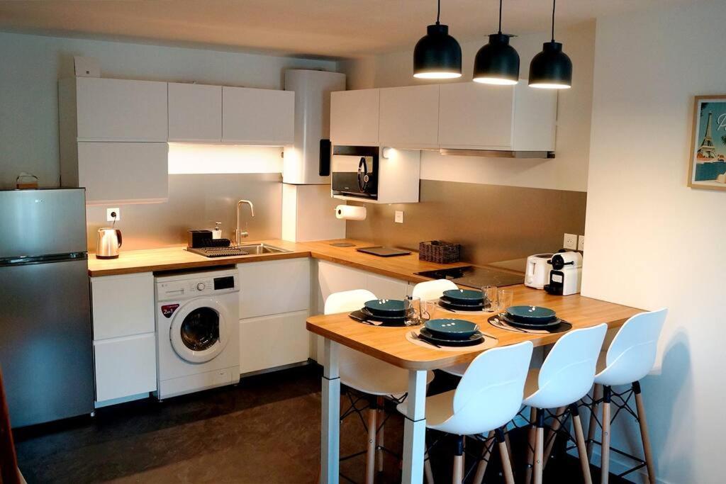 The Cozy Downtown Duplex *